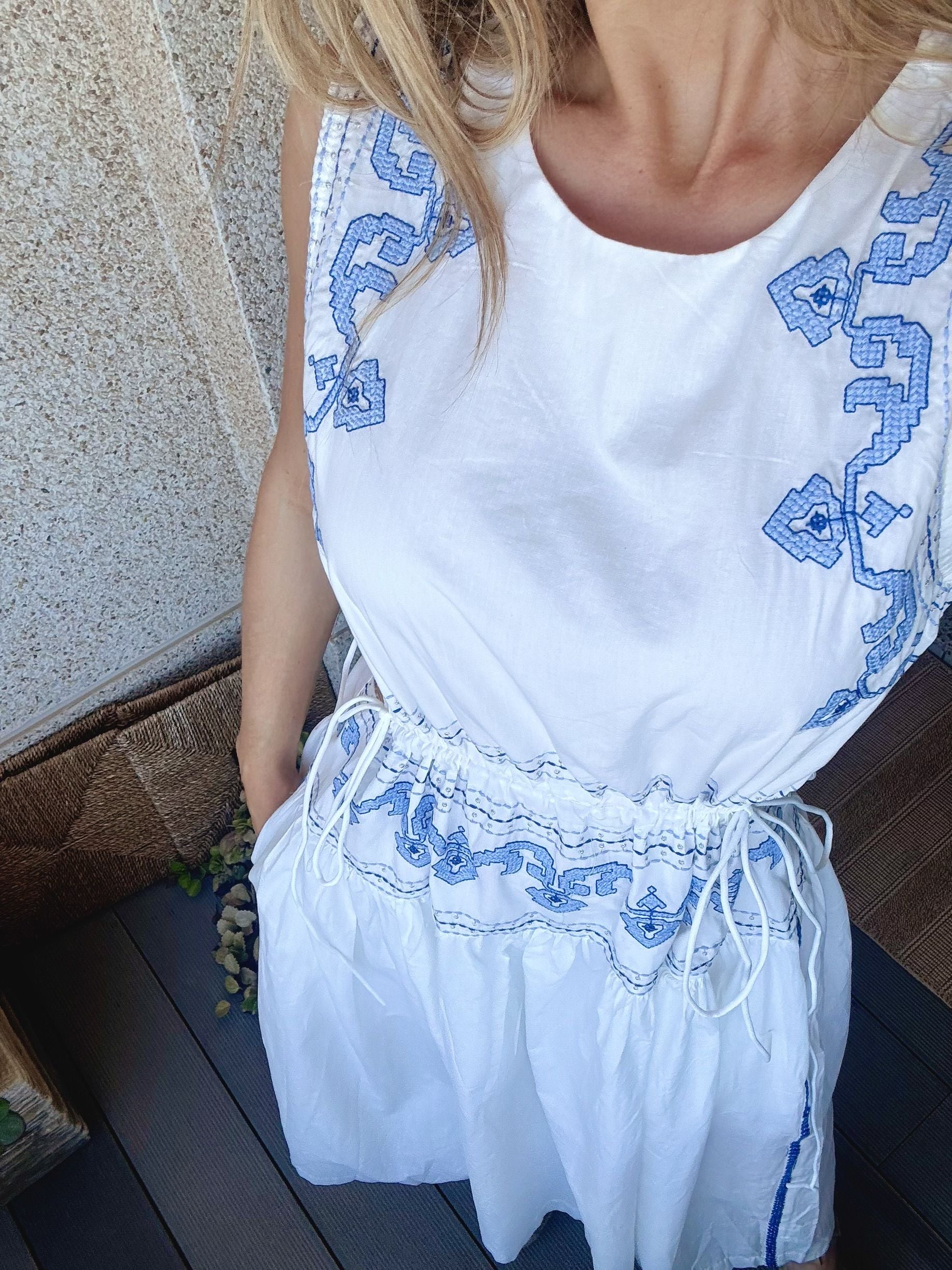 MALENA - VESTIDO SIN MANGAS BORDADO