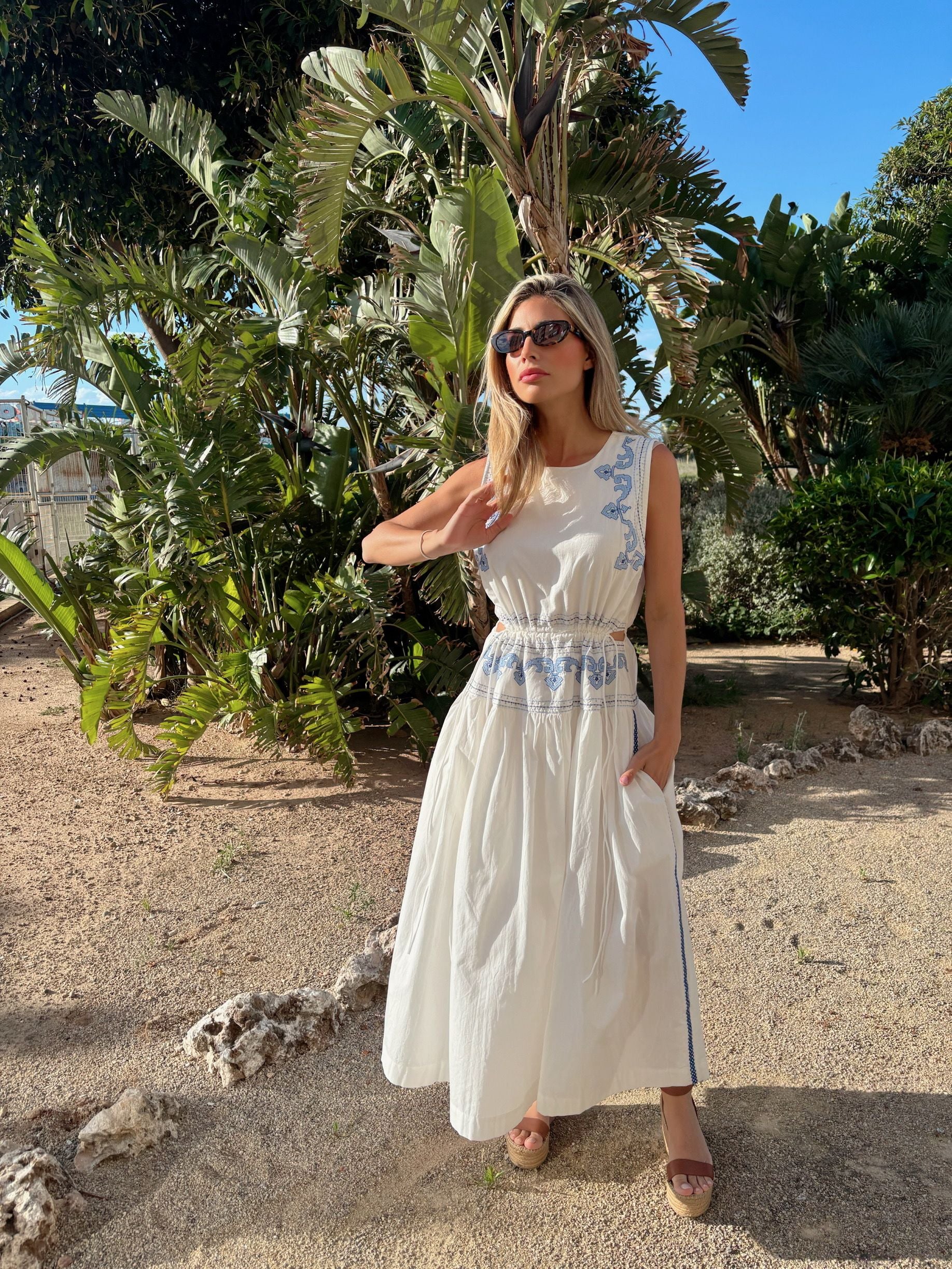MALENA - VESTIDO SIN MANGAS BORDADO