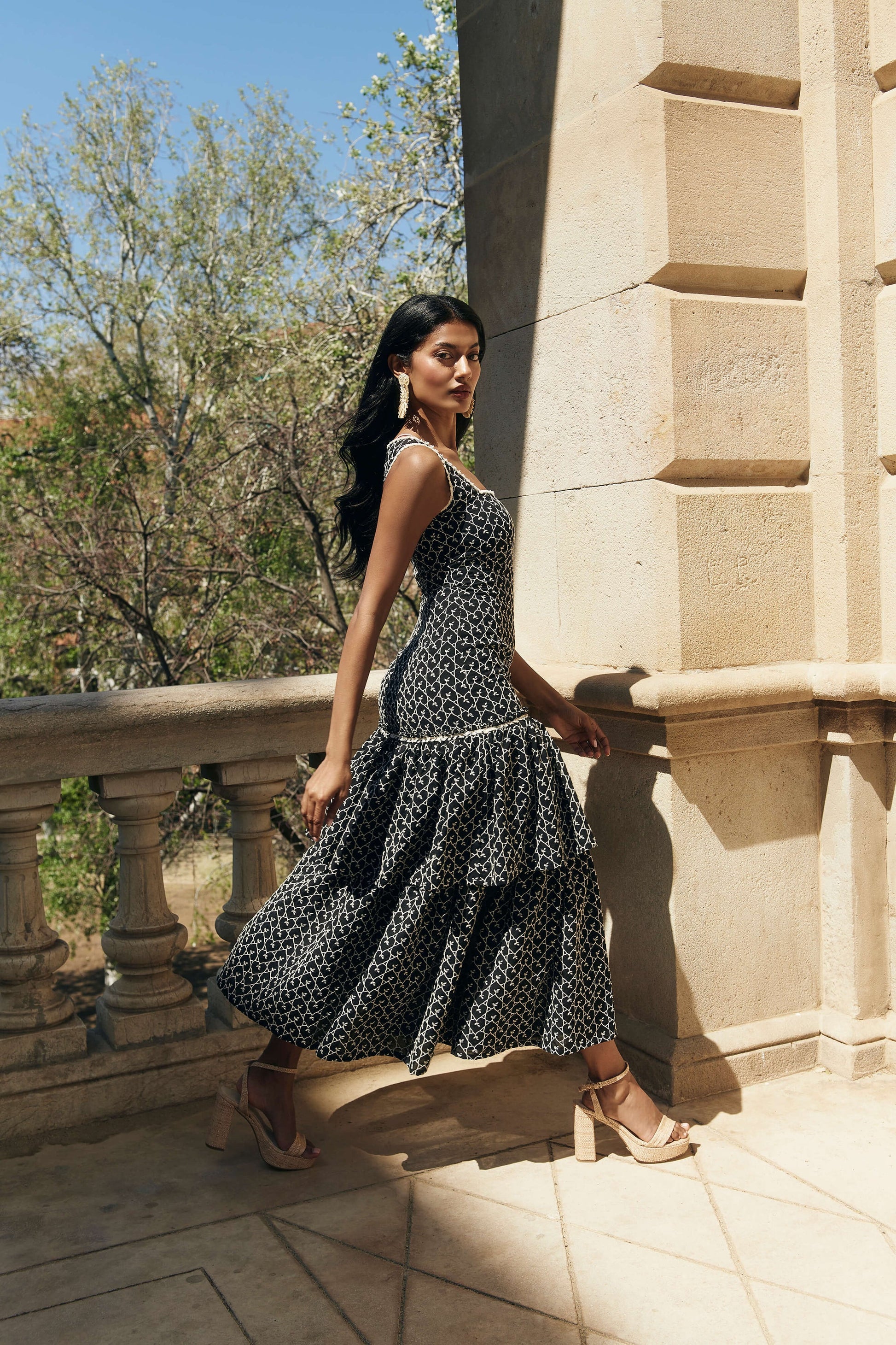 ROSA - VESTIDO MIDI ENTALLADO CON VOLANTES